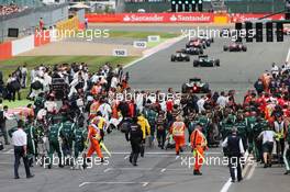 The grid is cleared. 06.07.2014. Formula 1 World Championship, Rd 9, British Grand Prix, Silverstone, England, Race Day.