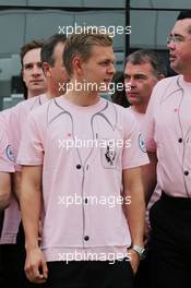 Kevin Magnussen (DEN) McLaren and the team wear Pink for Papa, in tribute to the late John Button (GBR). 06.07.2014. Formula 1 World Championship, Rd 9, British Grand Prix, Silverstone, England, Race Day.