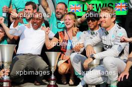 Race winner Lewis Hamilton (GBR) Mercedes AMG F1 celebrates with his step mother Linda Hamilton, father Anthony Hamilton (GBR), team mate Nico Rosberg (GER) Mercedes AMG F1, and the team. 07.09.2014. Formula 1 World Championship, Rd 13, Italian Grand Prix, Monza, Italy, Race Day.