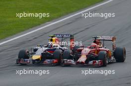 Daniel Ricciardo (AUS) Red Bull Racing RB10 and Kimi Raikkonen (FIN) Ferrari F14-T battle for position. 07.09.2014. Formula 1 World Championship, Rd 13, Italian Grand Prix, Monza, Italy, Race Day.