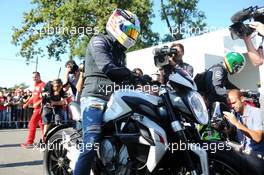 Lewis Hamilton (GBR) Mercedes AMG F1 arrives at the circuit on a motorbike. 06.09.2014. Formula 1 World Championship, Rd 13, Italian Grand Prix, Monza, Italy, Qualifying Day.