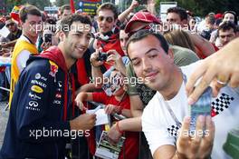 Daniel Ricciardo (AUS) Red Bull Racing with fans. 06.09.2014. Formula 1 World Championship, Rd 13, Italian Grand Prix, Monza, Italy, Qualifying Day.