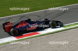 Daniil Kvyat (RUS) Scuderia Toro Rosso STR9. 06.09.2014. Formula 1 World Championship, Rd 13, Italian Grand Prix, Monza, Italy, Qualifying Day.