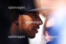 Lewis Hamilton (GBR) Mercedes AMG F1 with the media. 06.09.2014. Formula 1 World Championship, Rd 13, Italian Grand Prix, Monza, Italy, Qualifying Day.