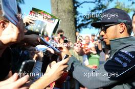 Lewis Hamilton (GBR) Mercedes AMG F1 signs autographs for the fans. 06.09.2014. Formula 1 World Championship, Rd 13, Italian Grand Prix, Monza, Italy, Qualifying Day.