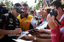Pastor Maldonado (VEN) Lotus F1 Team signs autographs for the fans. 07.09.2014. Formula 1 World Championship, Rd 13, Italian Grand Prix, Monza, Italy, Race Day.