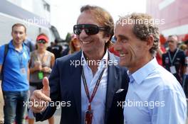 (L to R): Emerson Fittipaldi (BRA) with Alain Prost (FRA). 07.09.2014. Formula 1 World Championship, Rd 13, Italian Grand Prix, Monza, Italy, Race Day.