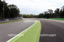 The new Astroturf and tarmac run off at Parabolica.  04.09.2014. Formula 1 World Championship, Rd 13, Italian Grand Prix, Monza, Italy, Preparation Day.