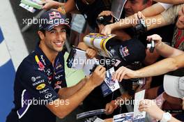Daniel Ricciardo (AUS) Red Bull Racing signs autographs for the fans. 04.09.2014. Formula 1 World Championship, Rd 13, Italian Grand Prix, Monza, Italy, Preparation Day.