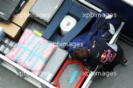 Red Bull Racing pack up midway through the final day of testing. 31.01.2014. Formula One Testing, Day Four, Jerez, Spain.