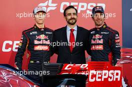 Daniil Kvyat (RUS) Scuderia Toro Rosso (Left) and team mate Daniel Ricciardo (AUS) Red Bull Racing (Right) unveil the new Scuderia Toro Rosso STR9. 27.01.2014. Formula One Testing, Preparations, Jerez, Spain.