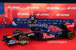 Daniil Kvyat (RUS) Scuderia Toro Rosso with the new Scuderia Toro Rosso STR9. 27.01.2014. Formula One Testing, Preparations, Jerez, Spain.