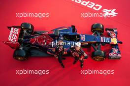(L to R): Jean-Eric Vergne (FRA) Scuderia Toro Rosso and team mate Daniil Kvyat (RUS) Scuderia Toro Rosso at the unveiling of the Scuderia Toro Rosso STR9. 27.01.2014. Formula One Testing, Preparations, Jerez, Spain.