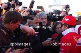 Fernando Alonso (ESP) Ferrari with the media. 30.01.2014. Formula One Testing, Day Three, Jerez, Spain.