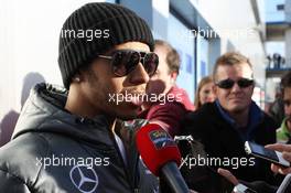 Lewis Hamilton (GBR) Mercedes AMG F1 with the media. 30.01.2014. Formula One Testing, Day Three, Jerez, Spain.