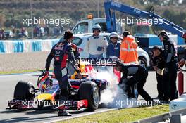 Daniel Ricciardo (AUS) Red Bull Racing RB10 stops on the circiuit and extinguisher is applied to the car. 30.01.2014. Formula One Testing, Day Three, Jerez, Spain.