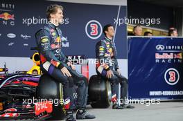 (L to R): Sebastian Vettel (GER) Red Bull Racing and team mate Daniel Ricciardo (AUS) Red Bull Racing at the unveiling of the Red Bull Racing RB10. 28.01.2014. Formula One Testing, Day One, Jerez, Spain.