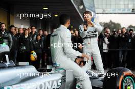 (L to R): Nico Rosberg (GER) Mercedes AMG F1 and team mate Lewis Hamilton (GBR) Mercedes AMG F1 at the unveiling of the new Mercedes AMG F1 W05. 28.01.2014. Formula One Testing, Day One, Jerez, Spain.