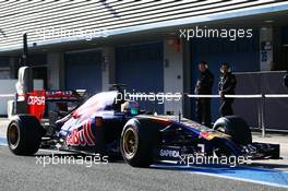 Jean-Eric Vergne (FRA) Scuderia Toro Rosso STR9 in the pits. 28.01.2014. Formula One Testing, Day One, Jerez, Spain.