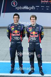 (L to R): Daniel Ricciardo (AUS) Red Bull Racing and team mate Sebastian Vettel (GER) Red Bull Racing at the unveiling of the new Red Bull Racing RB10. 28.01.2014. Formula One Testing, Day One, Jerez, Spain.