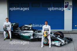 (L to R): Nico Rosberg (GER) Mercedes AMG F1 and Lewis Hamilton (GBR) Mercedes AMG F1 at the unveiling of the new Mercedes AMG F1 W05. 28.01.2014. Formula One Testing, Day One, Jerez, Spain.