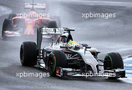 Esteban Gutierrez (MEX), Sauber F1 Team and Kimi Raikkonen (FIN), Scuderia Ferrari  29.01.2014. Formula One Testing, Day Two, Jerez, Spain.