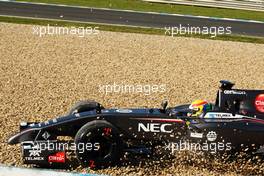 Esteban Gutierrez (MEX) Sauber C33 runs wide into the gravel trap. 29.01.2014. Formula One Testing, Day Two, Jerez, Spain.