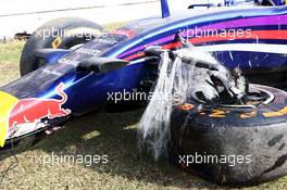 The damaged Red Bull Racing RB10 of Daniel Ricciardo (AUS) after he crashed during FP2. 03.10.2014. Formula 1 World Championship, Rd 15, Japanese Grand Prix, Suzuka, Japan, Practice Day.