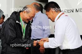 Yasuhisa Arai (JPN) Honda Motorsport Chief Officer (Right). 05.10.2014. Formula 1 World Championship, Rd 15, Japanese Grand Prix, Suzuka, Japan, Race Day.