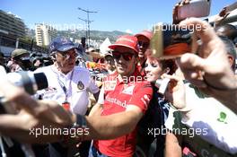Fernando Alonso (ESP) Ferrari with fans. 23.05.2014. Formula 1 World Championship, Rd 6, Monaco Grand Prix, Monte Carlo, Monaco, Friday.