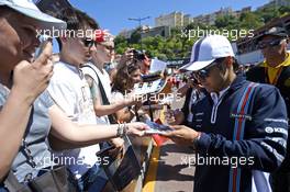 Felipe Massa (BRA) Williams signs autographs for the fans. 23.05.2014. Formula 1 World Championship, Rd 6, Monaco Grand Prix, Monte Carlo, Monaco, Friday.
