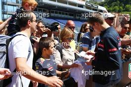 Daniil Kvyat (RUS) Scuderia Toro Rosso signs autographs for the fans. 23.05.2014. Formula 1 World Championship, Rd 6, Monaco Grand Prix, Monte Carlo, Monaco, Friday.