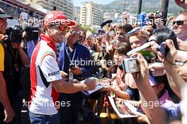 Fernando Alonso (ESP) Ferrari signs autographs for the fans. 23.05.2014. Formula 1 World Championship, Rd 6, Monaco Grand Prix, Monte Carlo, Monaco, Friday.