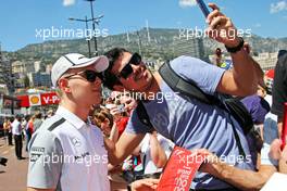 Kevin Magnussen (DEN) McLaren with fans. 23.05.2014. Formula 1 World Championship, Rd 6, Monaco Grand Prix, Monte Carlo, Monaco, Friday.