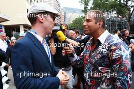 (L to R): Benedict Cumberbatch (GBR) Actor with Kai Ebel (GER) RTL TV Presenter on the grid. 25.05.2014. Formula 1 World Championship, Rd 6, Monaco Grand Prix, Monte Carlo, Monaco, Race Day.