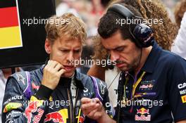 (L to R): Sebastian Vettel (GER) Red Bull Racing with Guillaume Rocquelin (ITA) Red Bull Racing Race Engineer on the grid. 25.05.2014. Formula 1 World Championship, Rd 6, Monaco Grand Prix, Monte Carlo, Monaco, Race Day.