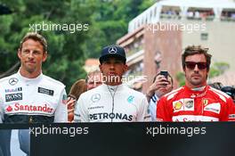 (L to R): Jenson Button (GBR) McLaren, Lewis Hamilton (GBR) Mercedes AMG F1 and Fernando Alonso (ESP) Ferrari pay their respects to Sir Jack Brabham (AUS) on the grid. 25.05.2014. Formula 1 World Championship, Rd 6, Monaco Grand Prix, Monte Carlo, Monaco, Race Day.