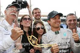 Race winner Nico Rosberg (GER) Mercedes AMG F1 W05 celebrates with Dr. Dieter Zetsche (GER) Daimler AG CEO and the team. 25.05.2014. Formula 1 World Championship, Rd 6, Monaco Grand Prix, Monte Carlo, Monaco, Race Day.