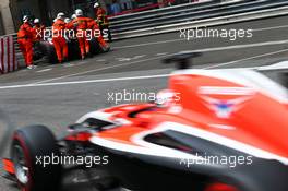 Jules Bianchi (FRA) Marussia F1 Team MR03 passes the crashed Sauber C33 of Adrian Sutil (GER) Sauber. 25.05.2014. Formula 1 World Championship, Rd 6, Monaco Grand Prix, Monte Carlo, Monaco, Race Day.
