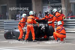 Marshals remove the Sauber C33 of Adrian Sutil (GER) Sauber. 25.05.2014. Formula 1 World Championship, Rd 6, Monaco Grand Prix, Monte Carlo, Monaco, Race Day.