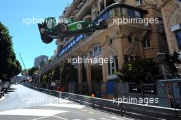 The Caterham CT05 of Kamui Kobayashi (JPN) Caterham is craned away. 24.05.2014. Formula 1 World Championship, Rd 6, Monaco Grand Prix, Monte Carlo, Monaco, Qualifying Day