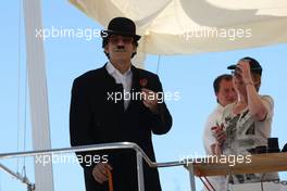 A Charlie Chaplin impersonator. 24.05.2014. Formula 1 World Championship, Rd 6, Monaco Grand Prix, Monte Carlo, Monaco, Qualifying Day