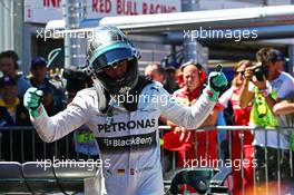 Nico Rosberg (GER) Mercedes AMG F1 celebrates his pole position in parc ferme. 24.05.2014. Formula 1 World Championship, Rd 6, Monaco Grand Prix, Monte Carlo, Monaco, Qualifying Day