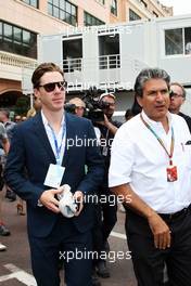 Benedict Cumberbatch (GBR) Actor (Left) with Pasquale Lattuneddu (ITA) of the FOM. 25.05.2014. Formula 1 World Championship, Rd 6, Monaco Grand Prix, Monte Carlo, Monaco, Race Day.