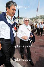 Bernie Ecclestone (GBR) with Pasquale Lattuneddu (ITA) of the FOM. 25.05.2014. Formula 1 World Championship, Rd 6, Monaco Grand Prix, Monte Carlo, Monaco, Race Day.
