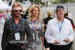 Noel Edmonds (GBR) TV Presenter (Left) with Nick Mason (GBR) Pink Floyd Drummer (Right). 25.05.2014. Formula 1 World Championship, Rd 6, Monaco Grand Prix, Monte Carlo, Monaco, Race Day.