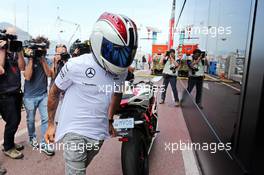 Lewis Hamilton (GBR) Mercedes AMG F1 arrives in the paddock on his motorbike. 21.05.2014. Formula 1 World Championship, Rd 6, Monaco Grand Prix, Monte Carlo, Monaco, Preparation Day.