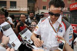 Adrian Sutil (GER) Sauber signs autographs for the fans. 21.05.2014. Formula 1 World Championship, Rd 6, Monaco Grand Prix, Monte Carlo, Monaco, Preparation Day.