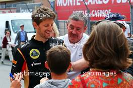 Romain Grosjean (FRA) Lotus F1 Team signs autographs for the fans. 21.05.2014. Formula 1 World Championship, Rd 6, Monaco Grand Prix, Monte Carlo, Monaco, Preparation Day.