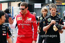 Romain Grosjean (FRA) Lotus F1 Team (Right) with Renato Bisignani (ITA) Ferrari Head of Communications. 21.05.2014. Formula 1 World Championship, Rd 6, Monaco Grand Prix, Monte Carlo, Monaco, Preparation Day.